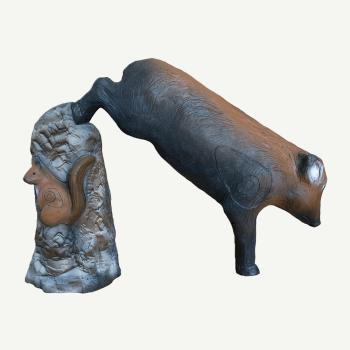 Leitold Keiler springend mit Stein